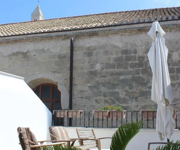 Dei Cardinale לינה וארוחת בוקר 4*