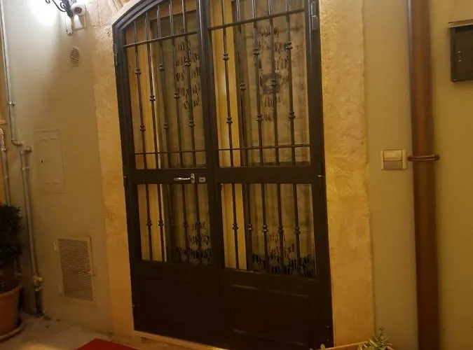 Dei Cardinale לינה וארוחת בוקר